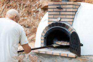 Gazebo prefabbricati in cemento: una soluzione pratica con pro e contro